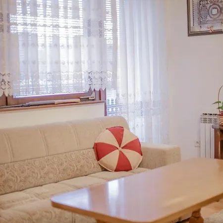 عائشة وفاتح سراييفو